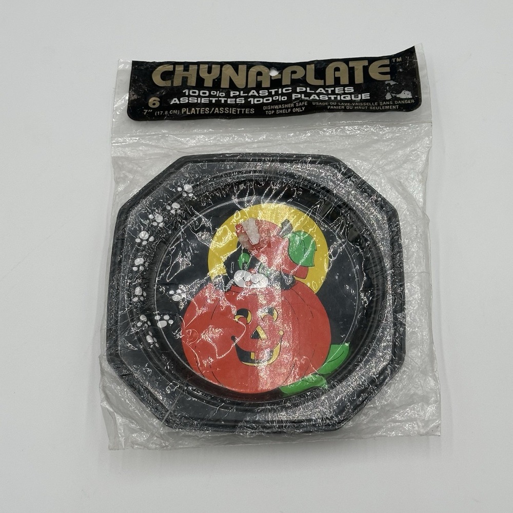 Vintage Chyna-Plate Ullman Plastic Plates 7" NOS Retro Black Apple Design Set